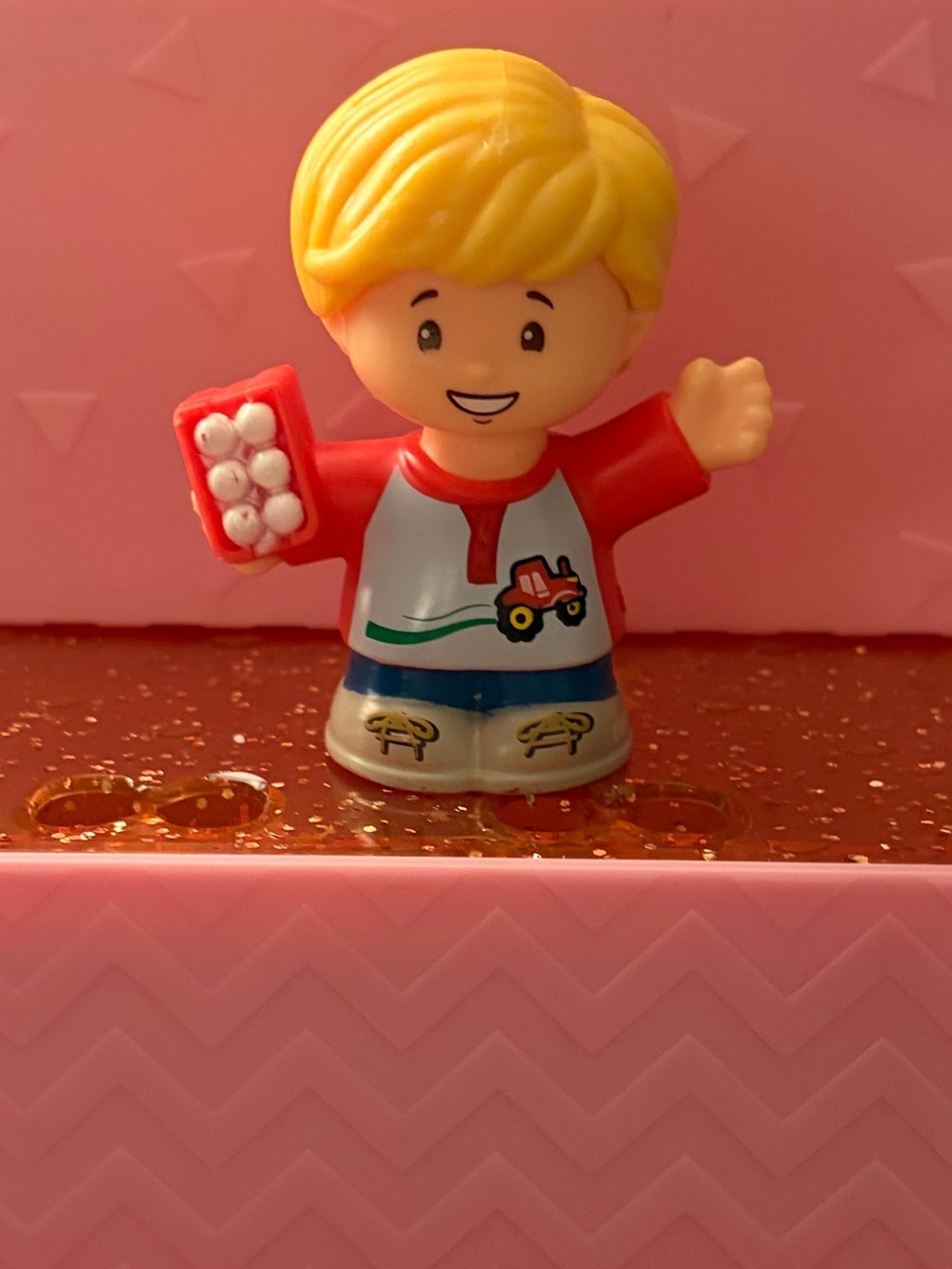 Egg boy Blonde Fisher-Price Little People Figure -